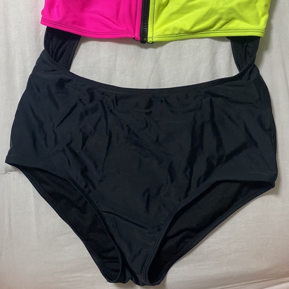 •one-piece cutout bathing suit - Picture 3 of 6